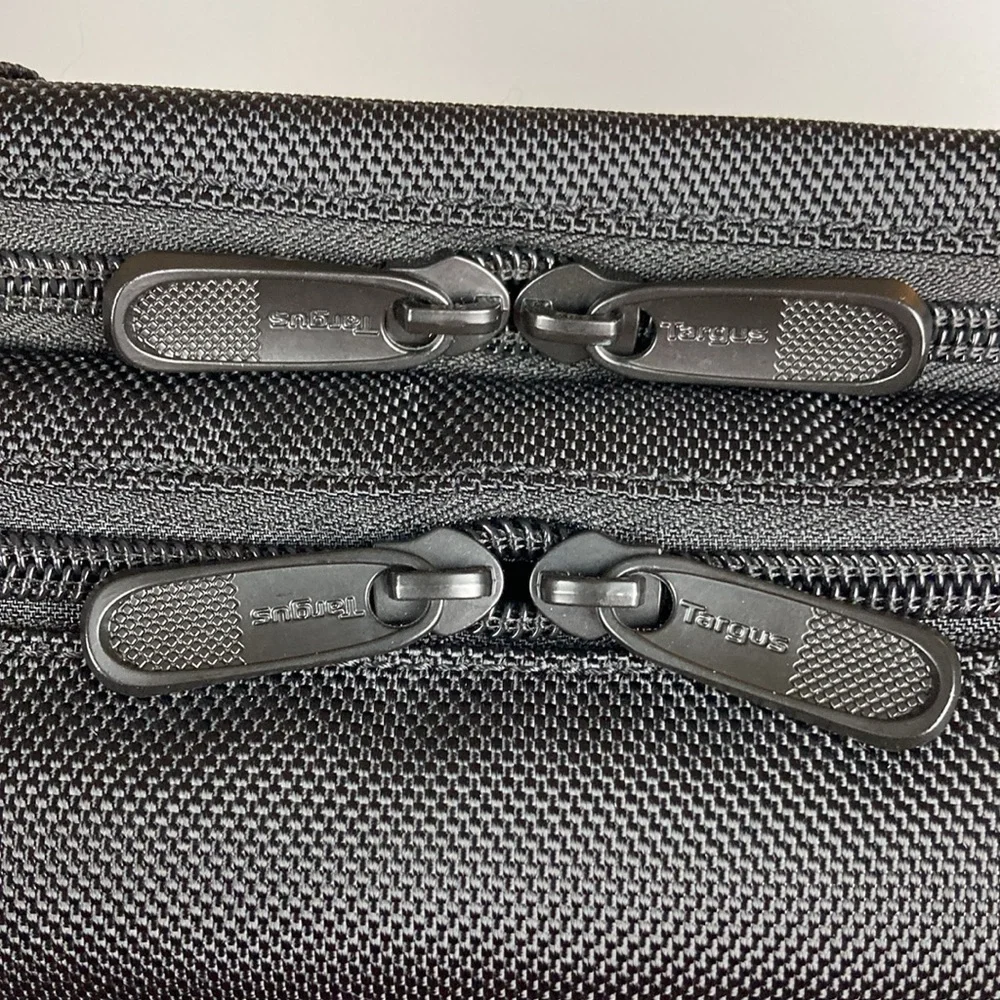 Targus Messenger Commuter Travel Bag